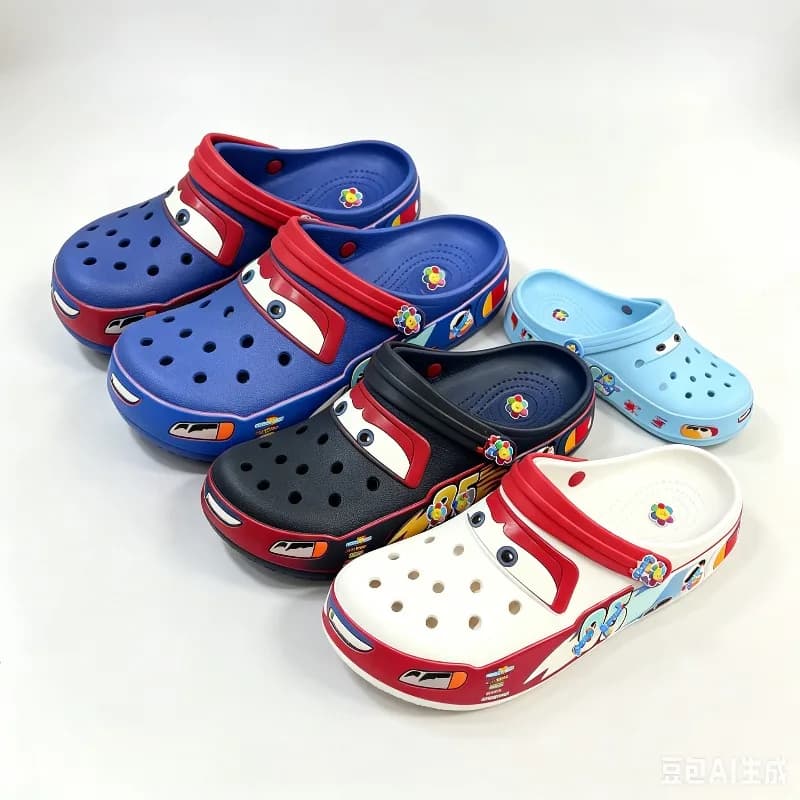 Nuevas Sandalias de Playa Unisex con Diseño de Caricaturas de Autos sin Orificios para Luces, Color Rojo