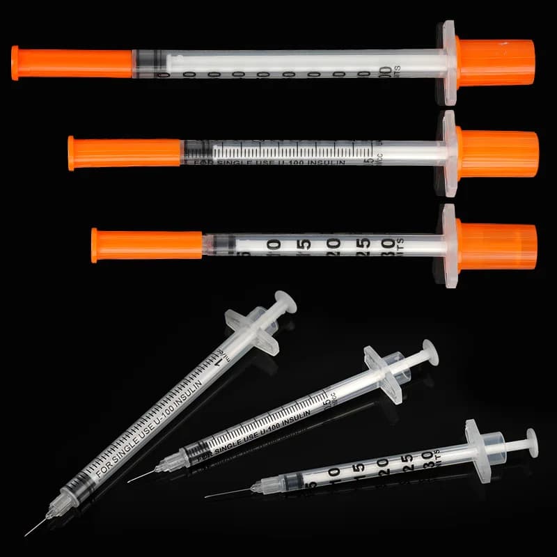 Jeringa veterinaria de plástico desechable, 50/100 Uds., 0,3/0,5/1ML, tapa naranja con agujas para animales de granja, gato, perro, cerdo, ganado,