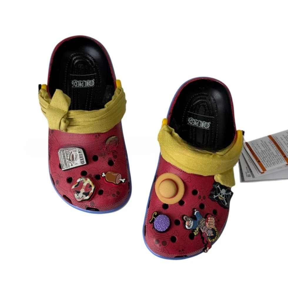 Zapatos de playa con suela blanda para niños y niñas, con diseño de dibujos animados de One Piece, súper nuevos.