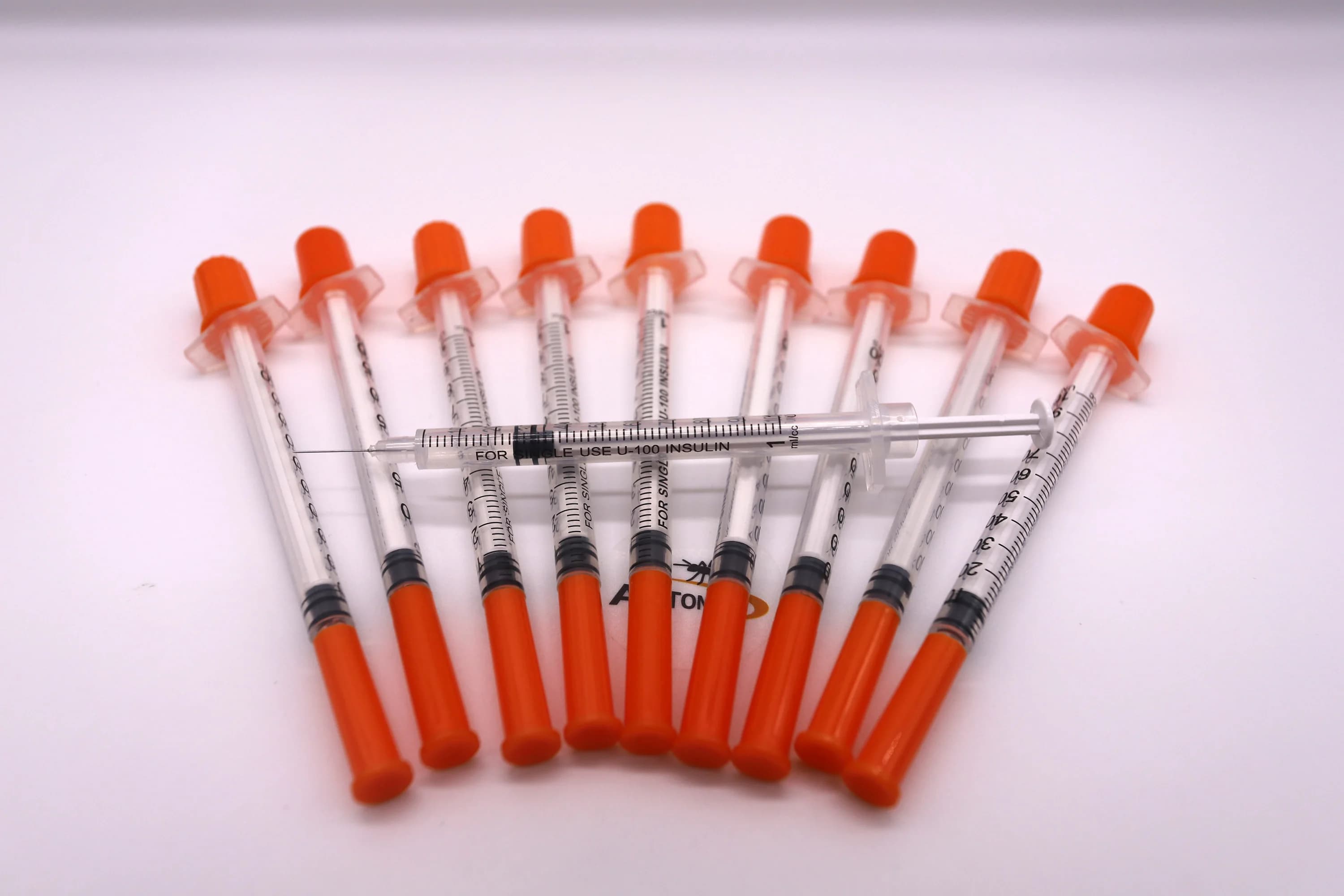 Jeringa veterinaria de plástico desechable de 0,3/0,5/1ML, jeringa de insulina estéril con tapa naranja con agujas para animales de granja