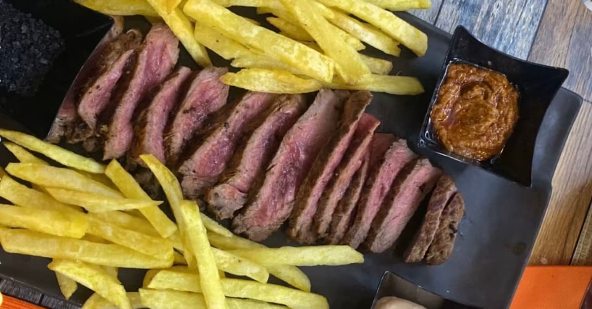 Cena romántica con bebida y copa en Sevilla, junto a plaza Nueva